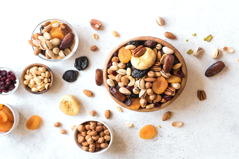 A guide to understanding the advantages of eating dry fruits